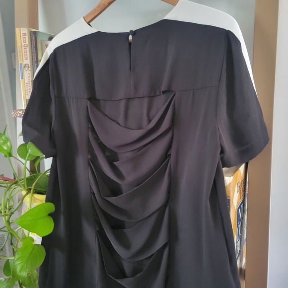 BCBG MaxAzria | Elloyn Cut Out Colorblock Blouse | Black & White | Large - Picture 6 of 10